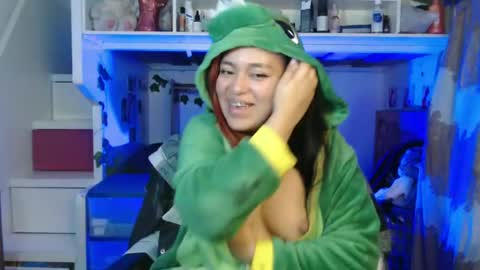 Snapshot of diana_smit_ chatting on 12/22/24, 05:23 diana online show from 12/22/24, 05:23