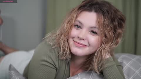 Snapshot of dianaholiday chatting on 01/21/25, 05:09 Olga online show from 01/21/25, 05:09