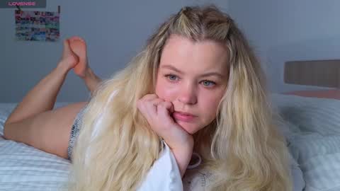 Snapshot of dianaholiday chatting on 10/25/25, 12:45 Olga online show from 10/25/25, 12:45