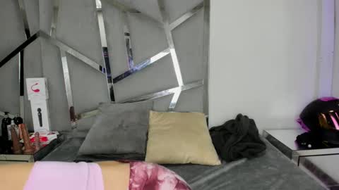 dianarous online show from 11/19/25, 04:34