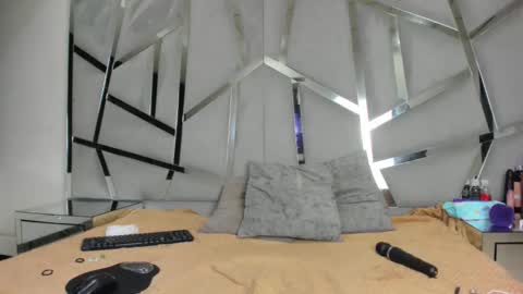 dianarous online show from 12/20/25, 04:52