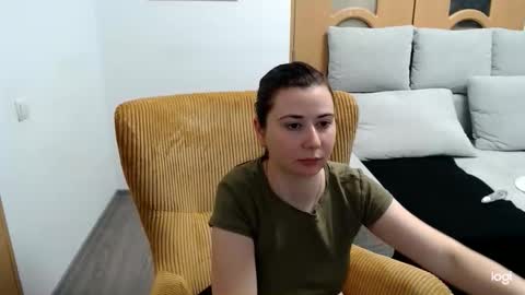 dianasmiey7 online show from 04/15/26, 10:00