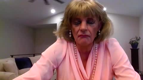 Snapshot of dianeheels chatting on 06/03/26, 01:36 dianeheels online show from 06/03/26, 01:36