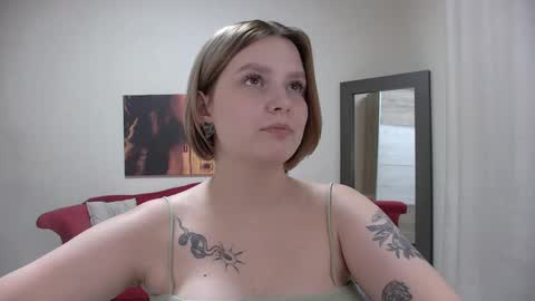 Snapshot of dianemills chatting on 01/29/25, 12:01 Diane Mills online show from 01/29/25, 12:01