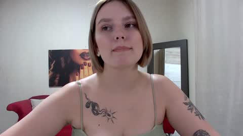 Snapshot of dianemills chatting on 02/01/25, 05:39 Diane Mills online show from 02/01/25, 05:39