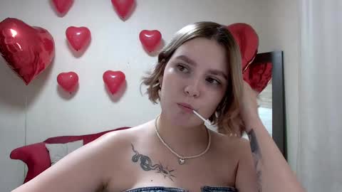 Snapshot of dianemills chatting on 02/11/25, 10:39 Diane Mills online show from 02/11/25, 10:39