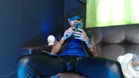 Snapshot of dicaprioo_ chatting on 05/05/26, 11:51 DICAPRIO online show from 05/05/26, 11:51