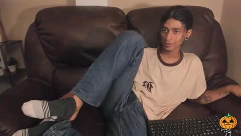 Snapshot of dickie_dicking chatting on 10/17/25, 09:17 dickie_dicking online show from 10/17/25, 09:17