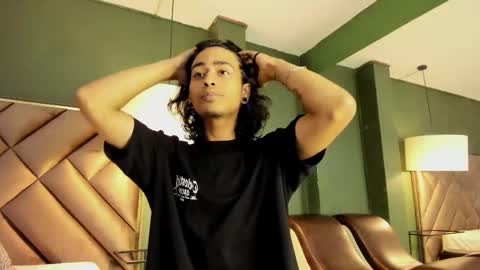 Snapshot of dickie_dicking chatting on 11/21/25, 10:19 dickie_dicking online show from 11/21/25, 10:19