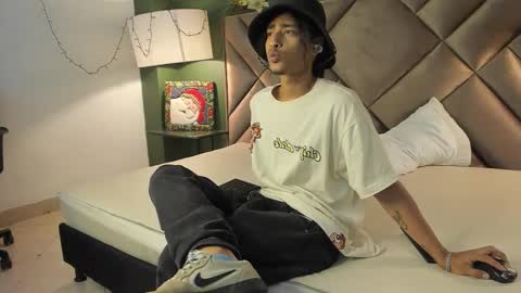 Snapshot of dickie_dicking chatting on 12/15/25, 10:36 dickie_dicking online show from 12/15/25, 10:36