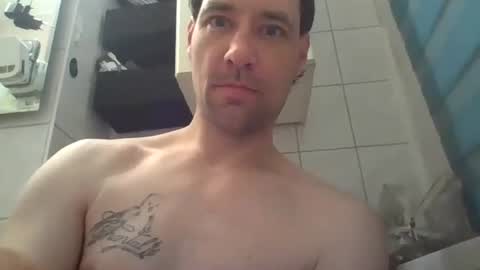 Snapshot of dickxxxd chatting on 12/20/25, 07:43 dickxxxd online show from 12/20/25, 07:43