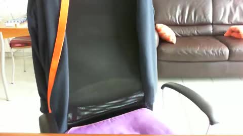 didonc from france..... online show from 02/15/26, 11:19