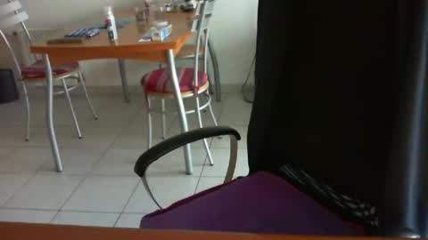 didonc from france..... online show from 04/19/26, 06:10