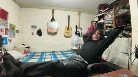 Snapshot of dieciochocentimetross chatting on 06/15/26, 10:56 dieciochocentimetross online show from 06/15/26, 10:56