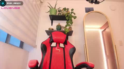 Diego lat online show from 12/04/25, 10:40