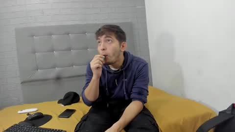 Snapshot of diegorogue_ chatting on 12/13/24, 01:22 Diego rogue online show from 12/13/24, 01:22