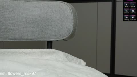 Snapshot of diffgirls chatting on 03/12/25, 05:28 Tanya online show from 03/12/25, 05:28