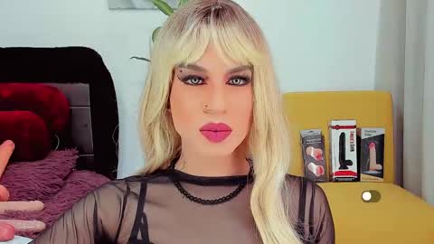 Snapshot of difiortiffany chatting on 02/10/25, 03:24 difiortiffany online show from 02/10/25, 03:24