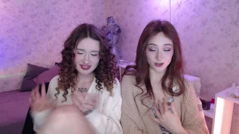 Hi im Alice 3 Im usualy online 03-10 or 17-21 UTC0 online show from 12/22/25, 05:15