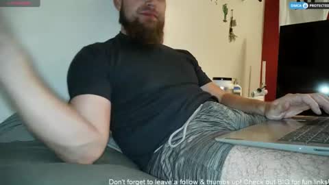Snapshot of dikdowndaddy chatting on 06/15/26, 11:01 Daddy online show from 06/15/26, 11:01