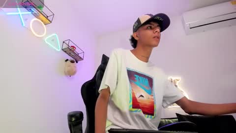 dikey_18 online show from 12/06/24, 09:02