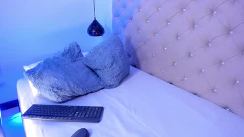 dikey_18 online show from 12/12/24, 09:26