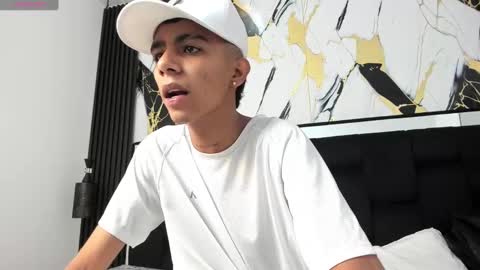 dikey_18 online show from 01/11/25, 11:13