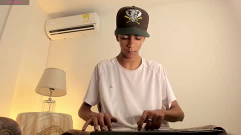 dikey_18 online show from 01/13/25, 08:15