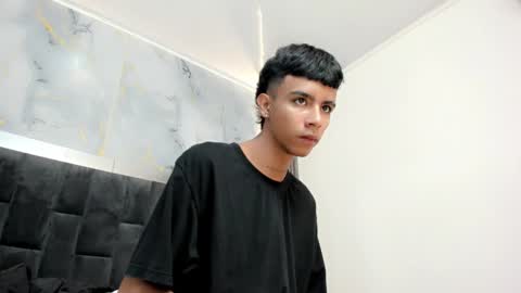 dikey_18 online show from 01/18/25, 08:19