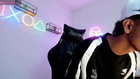 dikey_18 online show from 01/30/25, 09:14