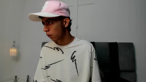 dikey_18 online show from 02/04/25, 08:38