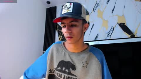 dikey_18 online show from 02/06/25, 08:34