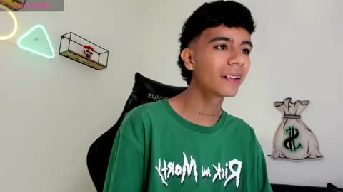 dikey_18 online show from 02/09/25, 08:34