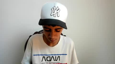 dikey_18 online show from 02/19/25, 09:06