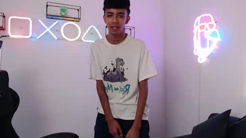 dikey_18 online show from 02/24/25, 08:14