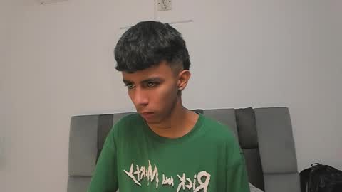 dikey_18 online show from 02/26/25, 08:44