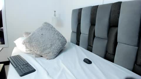 dikey_18 online show from 02/26/25, 11:48