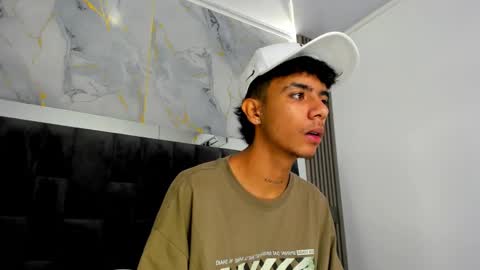 dikey_18 online show from 03/06/25, 08:48