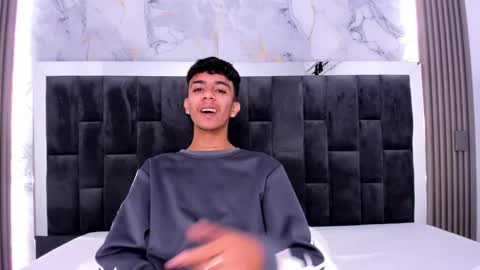 dikey_18 online show from 03/06/25, 11:53