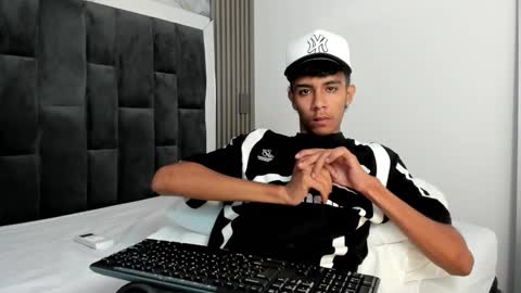 dikey_18 online show from 03/08/25, 12:11