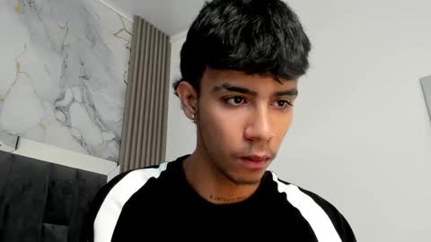 dikey_18 online show from 03/08/25, 09:06