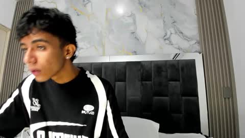 dikey_18 online show from 09/24/25, 08:12