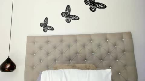 dikey_18 online show from 09/25/25, 09:51