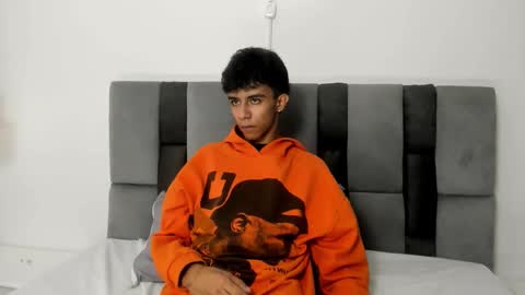 dikey_18 online show from 09/26/25, 11:20