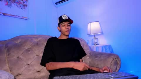 dikey_18 online show from 09/29/25, 10:14