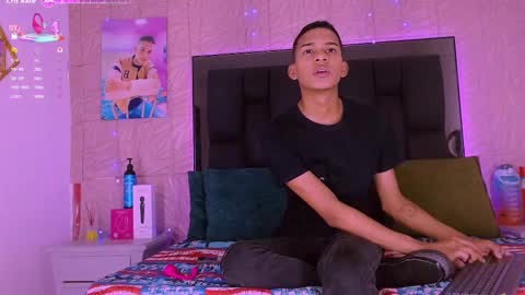 Snapshot of dilam_alfonzo chatting on 09/20/25, 08:32 Dilan online show from 09/20/25, 08:32