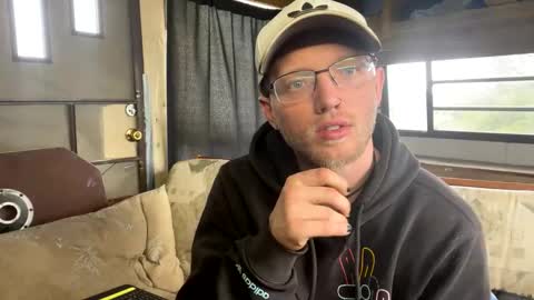 Snapshot of dilf_96 chatting on 05/01/26, 08:24 Daddy online show from 05/01/26, 08:24