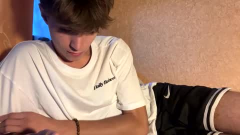 Snapshot of dimamozaev400 chatting on 09/23/25, 01:25 Dima online show from 09/23/25, 01:25