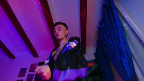 Julian Independent Model online show from 12/05/24, 01:36