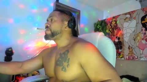 Snapshot of dimitry_muscle chatting on 10/21/25, 02:01 dimitry kyle mucle online show from 10/21/25, 02:01